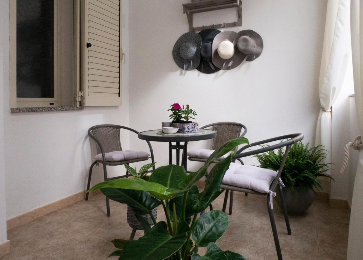 Hotel Domo Anna à Villasimius Extérieur photo